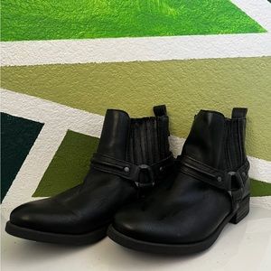 Roxy black ankle boots